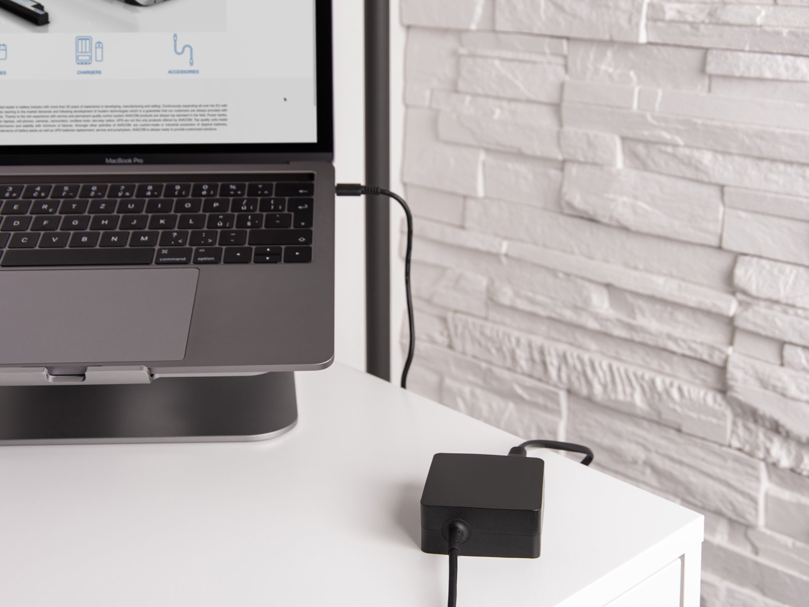 AVACOM Nabíjecí adaptér USB Type-C 45W Power Delivery