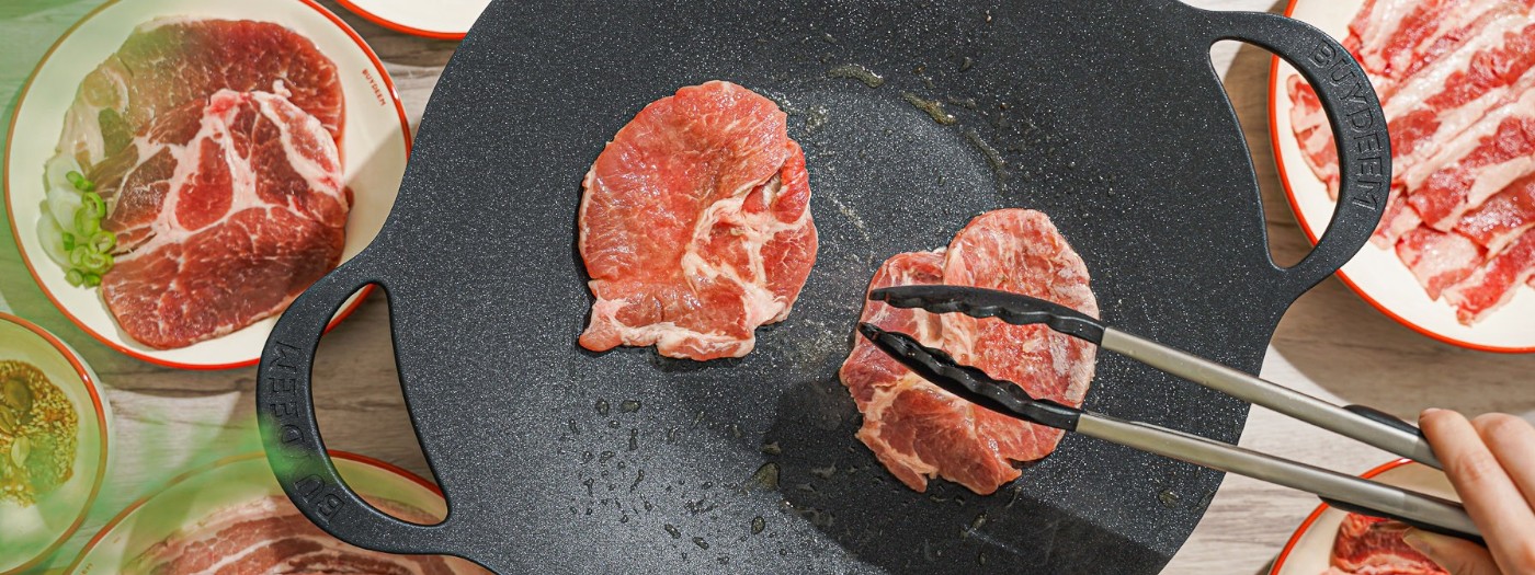 BUYDEEM CP151 hliníková pánev s nepřilnavým povrchem, průměr 26 cm, barva žlutá