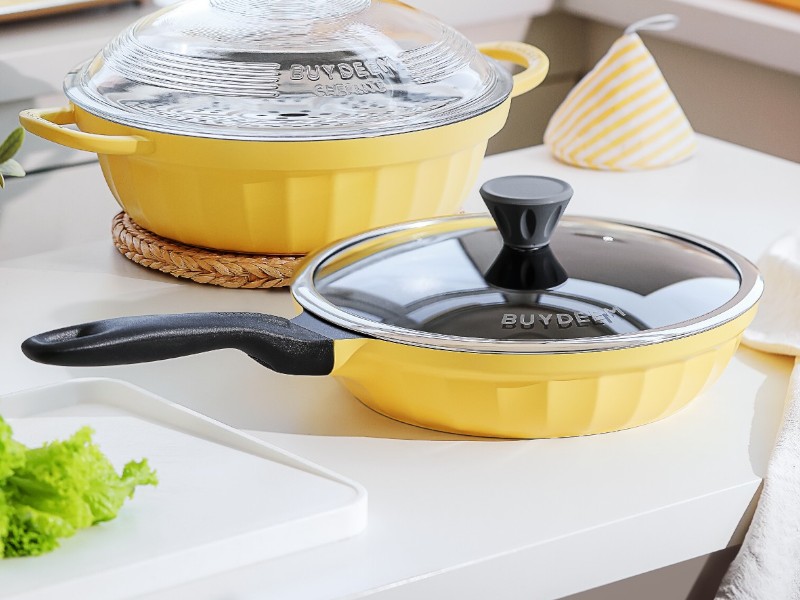 BUYDEEM CP151 hliníková pánev s nepřilnavým povrchem, průměr 26 cm, barva žlutá