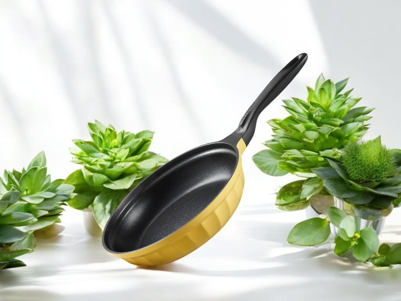 BUYDEEM CP182 hliníková pánev s nepřilnavým povrchem, barva žlutá