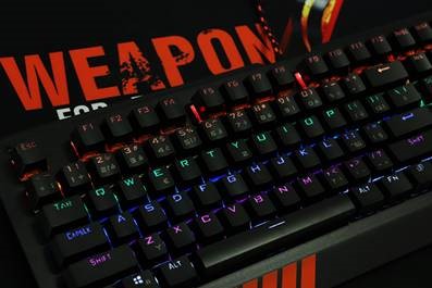 CANYON Herní klávesnice HAZARD GK-6 CZ/SK, drátová, mechanická se svetelnými efekty, 104 kláves, 10 typu podsvícení