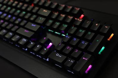 CANYON Herní klávesnice HAZARD GK-6 CZ/SK, drátová, mechanická se svetelnými efekty, 104 kláves, 10 typu podsvícení