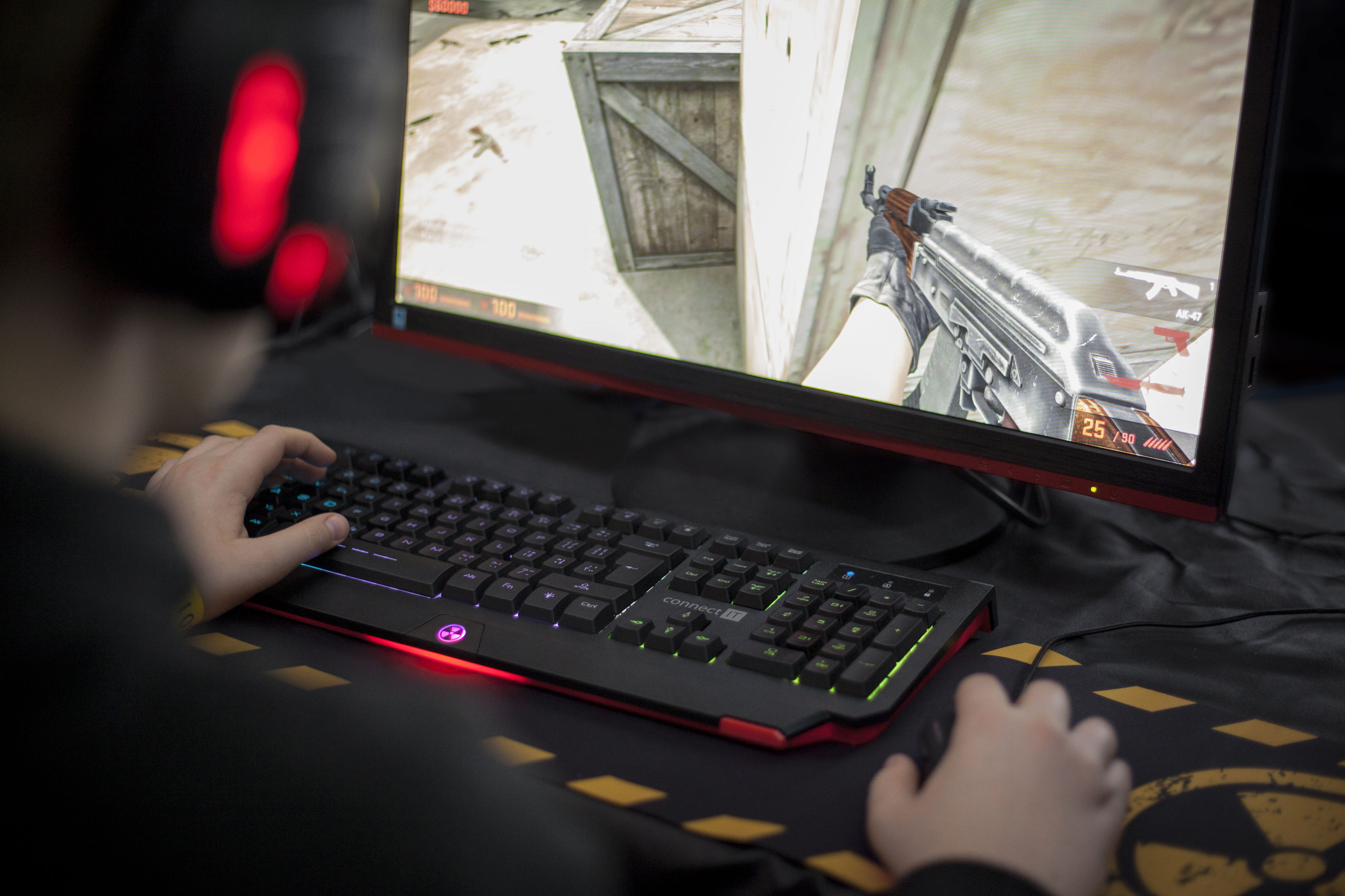 CONNECT IT BATTLE RNBW klávesnice pro hráče, ČERNO-ČERVENÁ