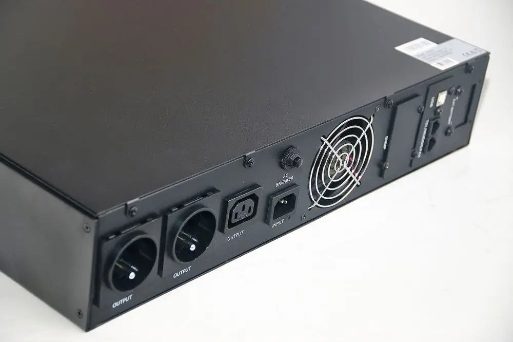 Eurocase záložní zdroj UPS Line Interactive (EA610RT), 1000VA/800W, USB - černá