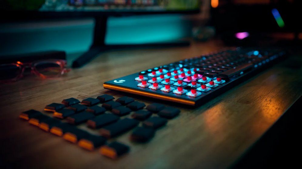 Logitech G915 X LIGHTSPEED Low-Profile Wireless Gaming Keyboard - CLICKY - BLACK - US - 2.4GHZ/BT - USB-C - EMEA