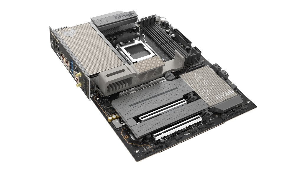 MB SAPPHIRE NITRO+ X870EA Phantomlink /AM5/4xDDR5/M.2/W7+BT5.4/HDMI/DP/ATX