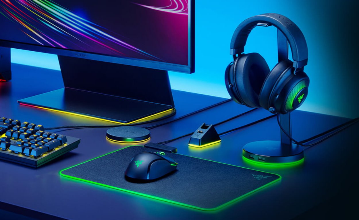 RAZER držák sluchátek Base Station V2 Chroma,Black, 2 x USB 3.1 ports, 1x3.5mm combo port (DAC), 7.1 surround sound