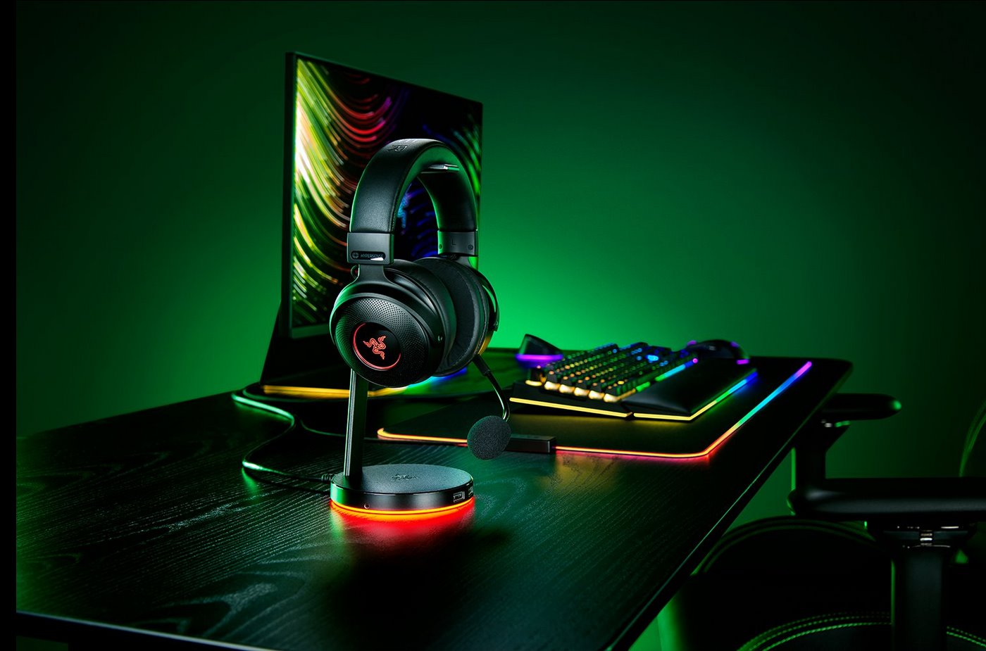 RAZER držák sluchátek Base Station V2 Chroma,Black, 2 x USB 3.1 ports, 1x3.5mm combo port (DAC), 7.1 surround sound