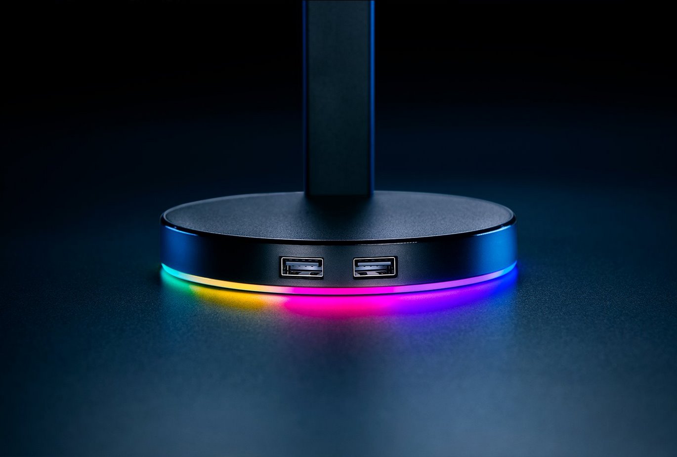 RAZER držák sluchátek Base Station V2 Chroma,Black, 2 x USB 3.1 ports, 1x3.5mm combo port (DAC), 7.1 surround sound