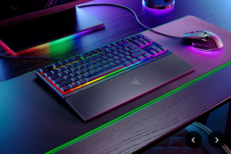 RAZER herní klávesnice Ornata V3 Tenkeyless, US Layout, 8 Razer Chroma™ RGB Lighting Zones, Dedicated Media Keys,