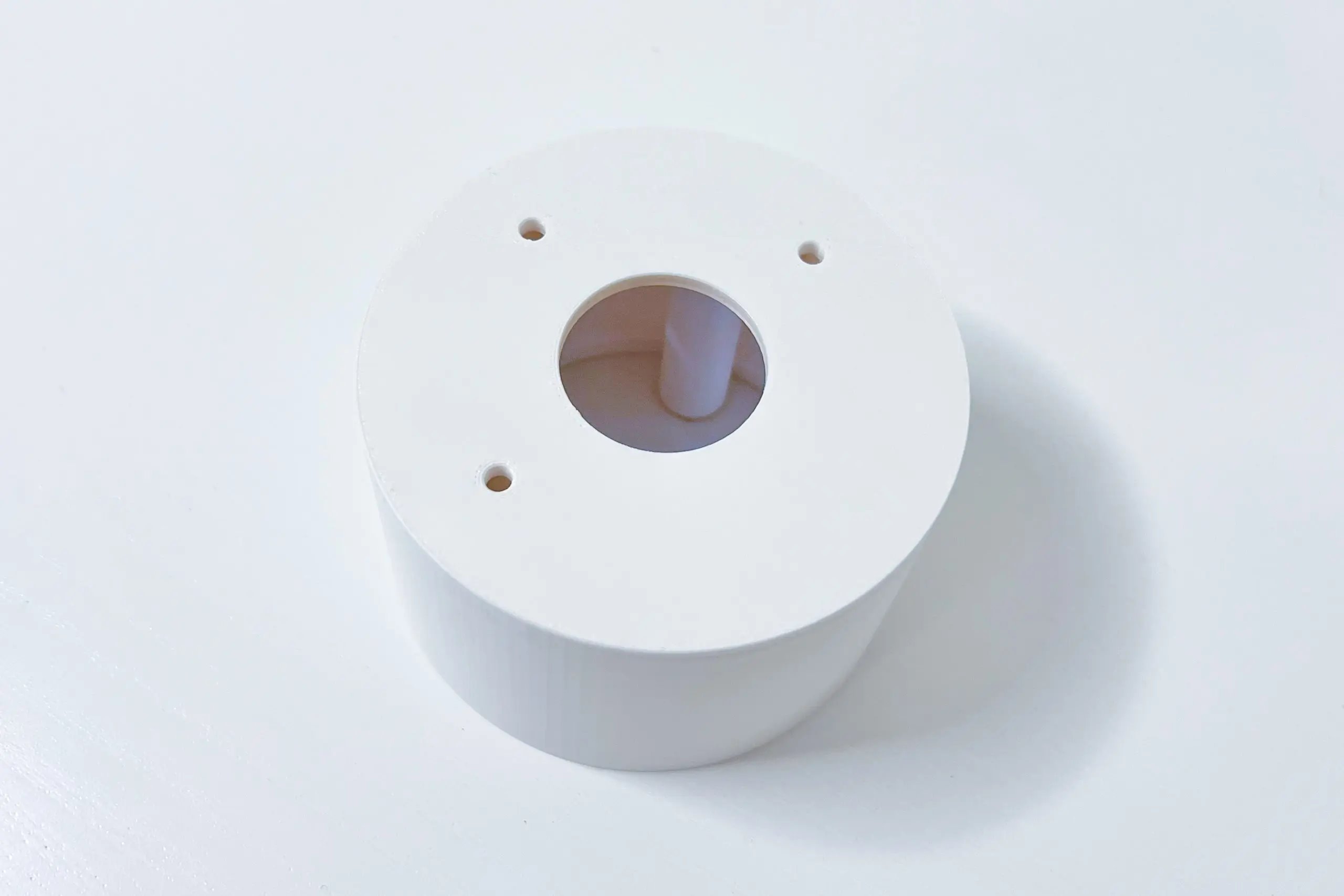 Synology D-STC500-C - držák s krytkou kabelů pro Synology kamery TC500 na stěnu a strop, bílý